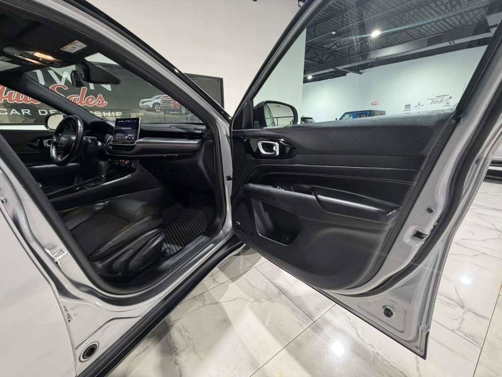 Used 2022 Jeep Compass Latitude w/ Sun and Sound Group FWD image 17