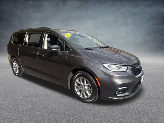 Used 2021 Chrysler Pacifica Touring image 3