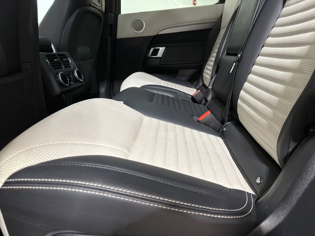 Used 2023 Land Rover Discovery S R-Dynamic image 28