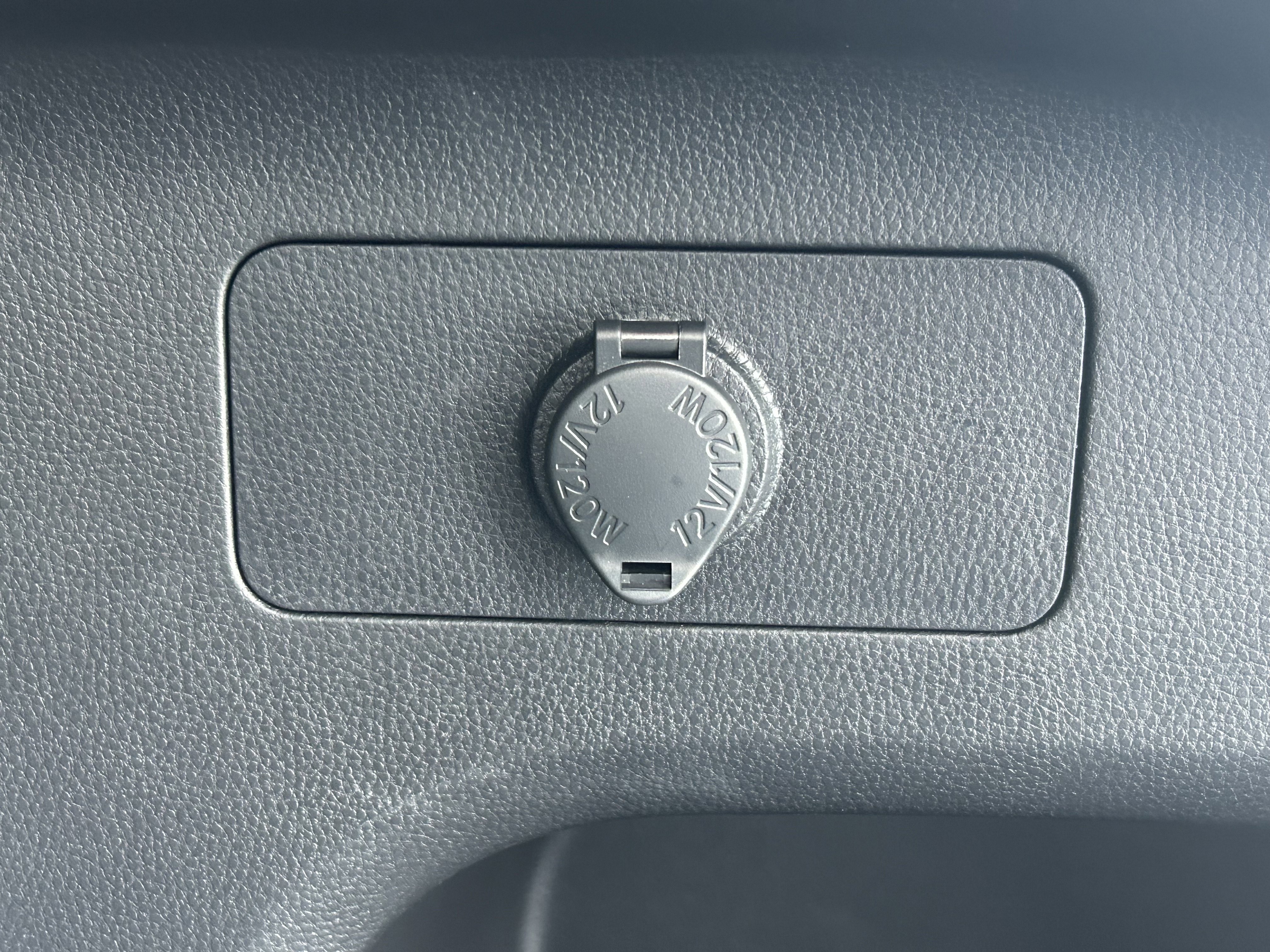 Used 2022 Toyota RAV4 XLE Premium image 24