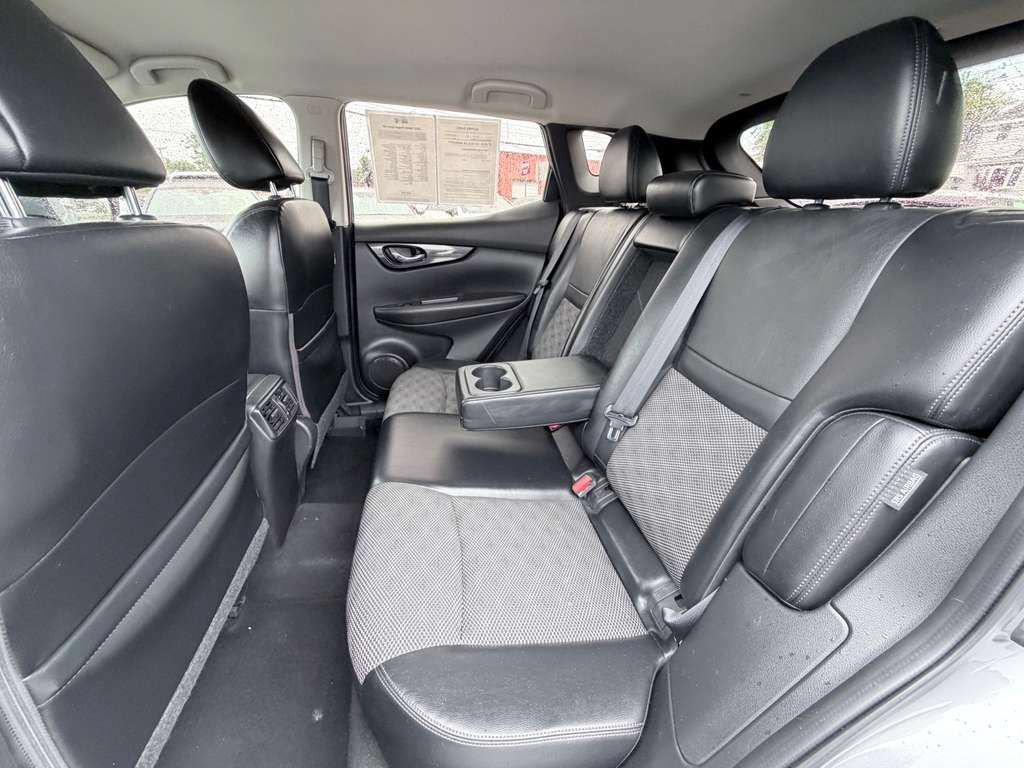 Used 2022 Nissan Rogue Sport SV w/ Technology Package AWD/4WD image 18