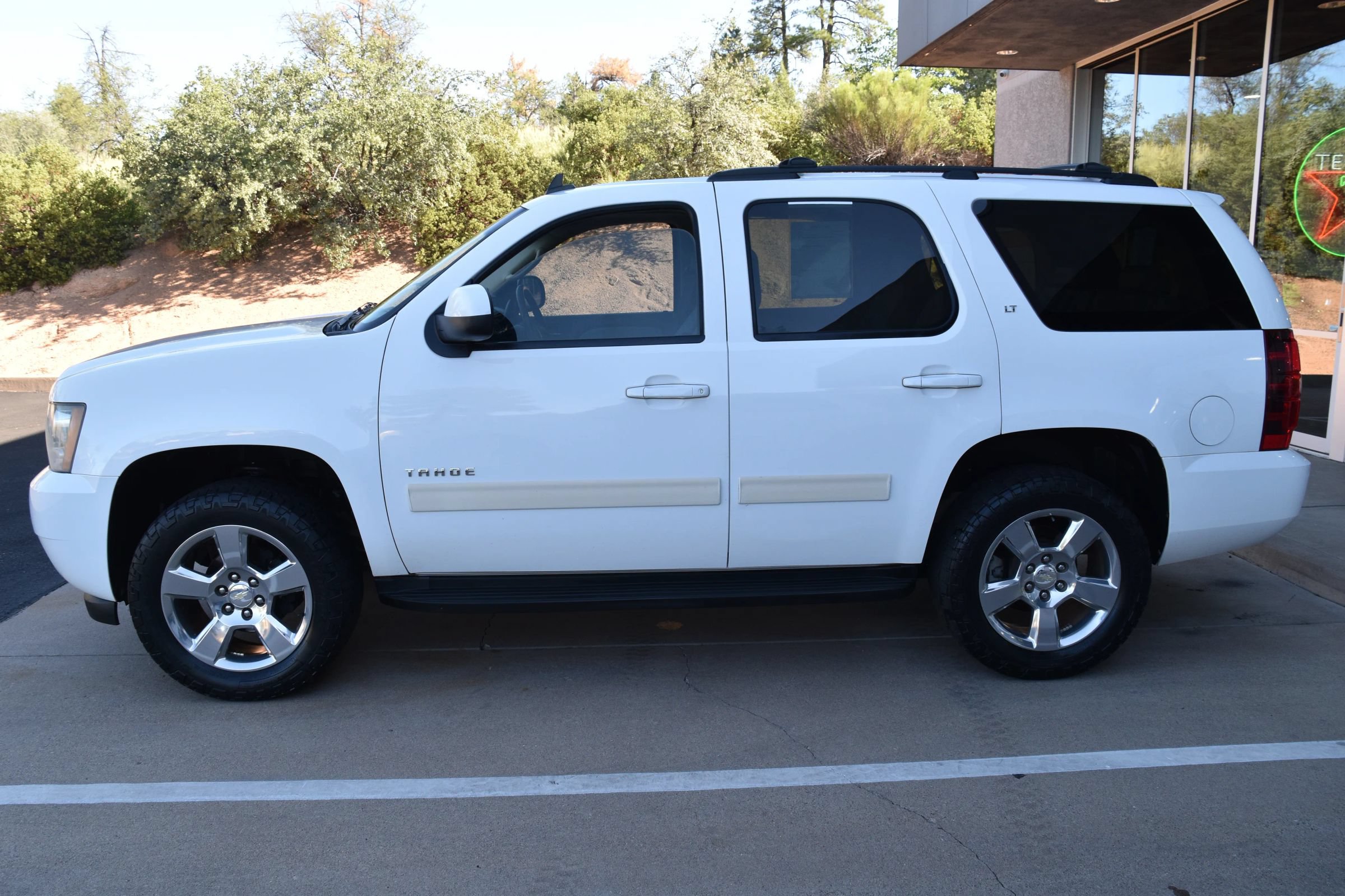 Used 2010 Chevrolet Tahoe LT w/ Luxury Package AWD/4WD image 5