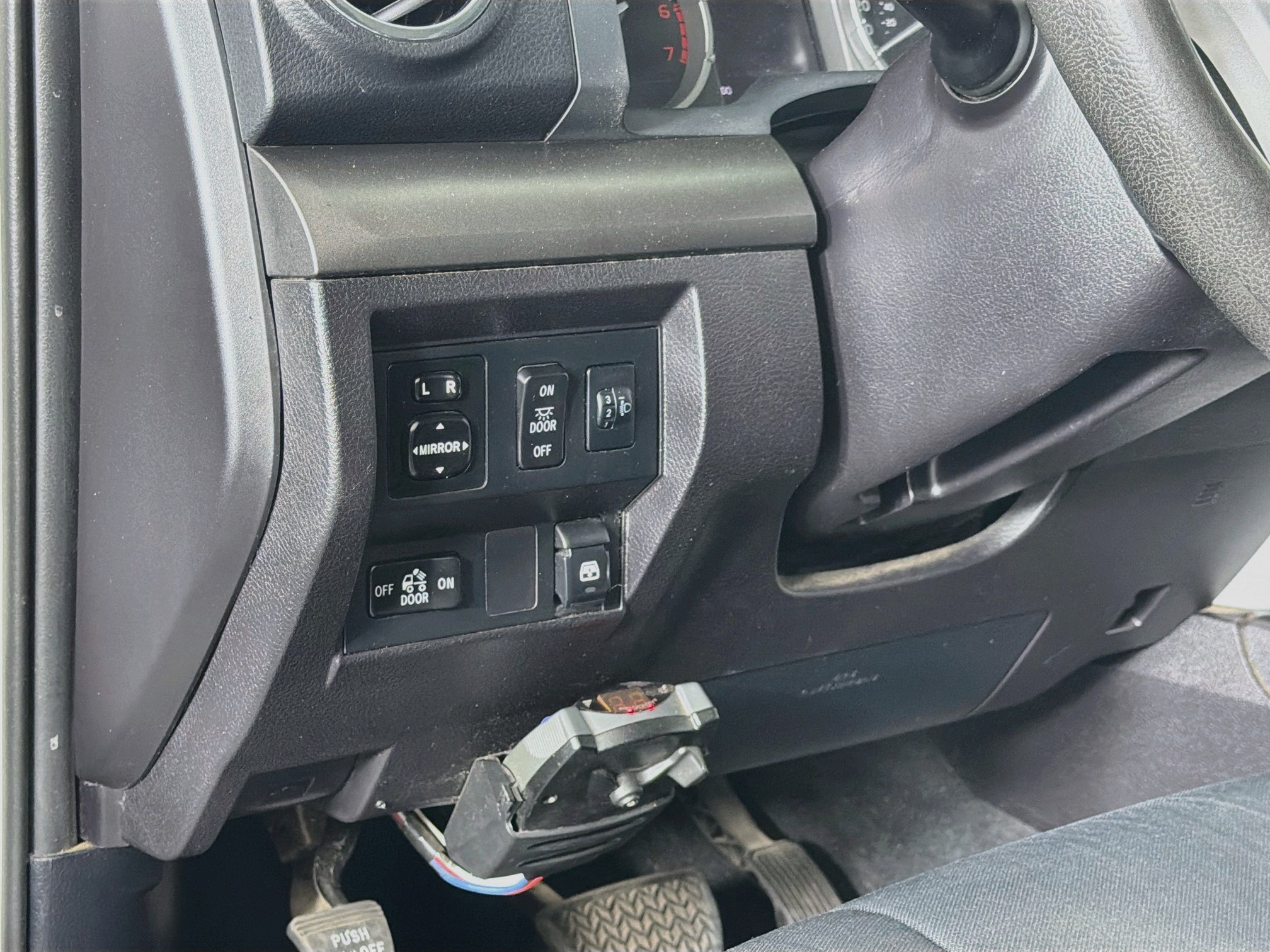 Used 2014 Toyota Tundra SR5 w/ SR5 Upgrade Package AWD/4WD image 16