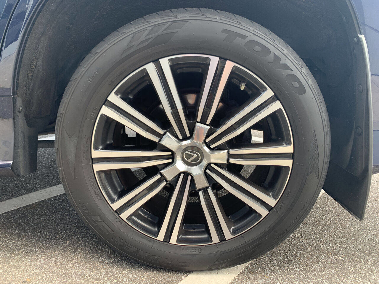 Used 2018 Lexus LX 570 4WD image 8