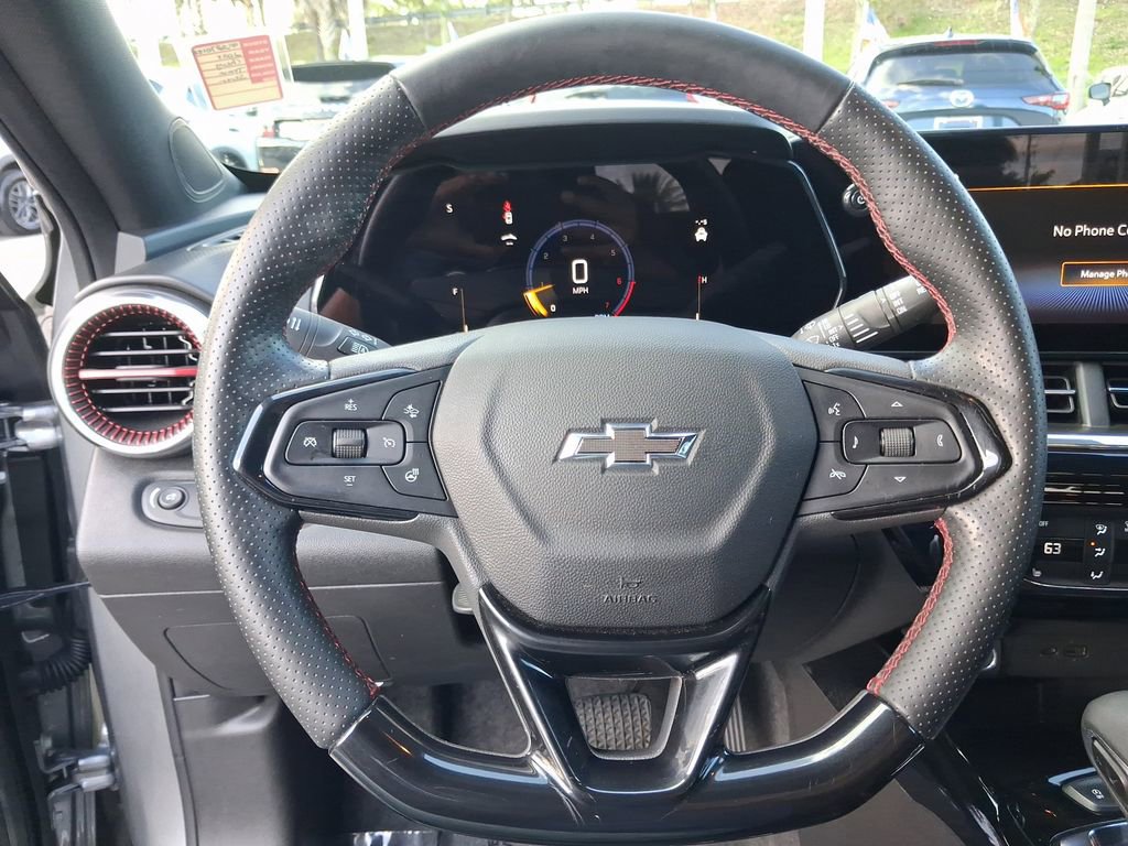 Used 2025 Chevrolet Trax RS w/ Driver Confidence Package FWD image 17