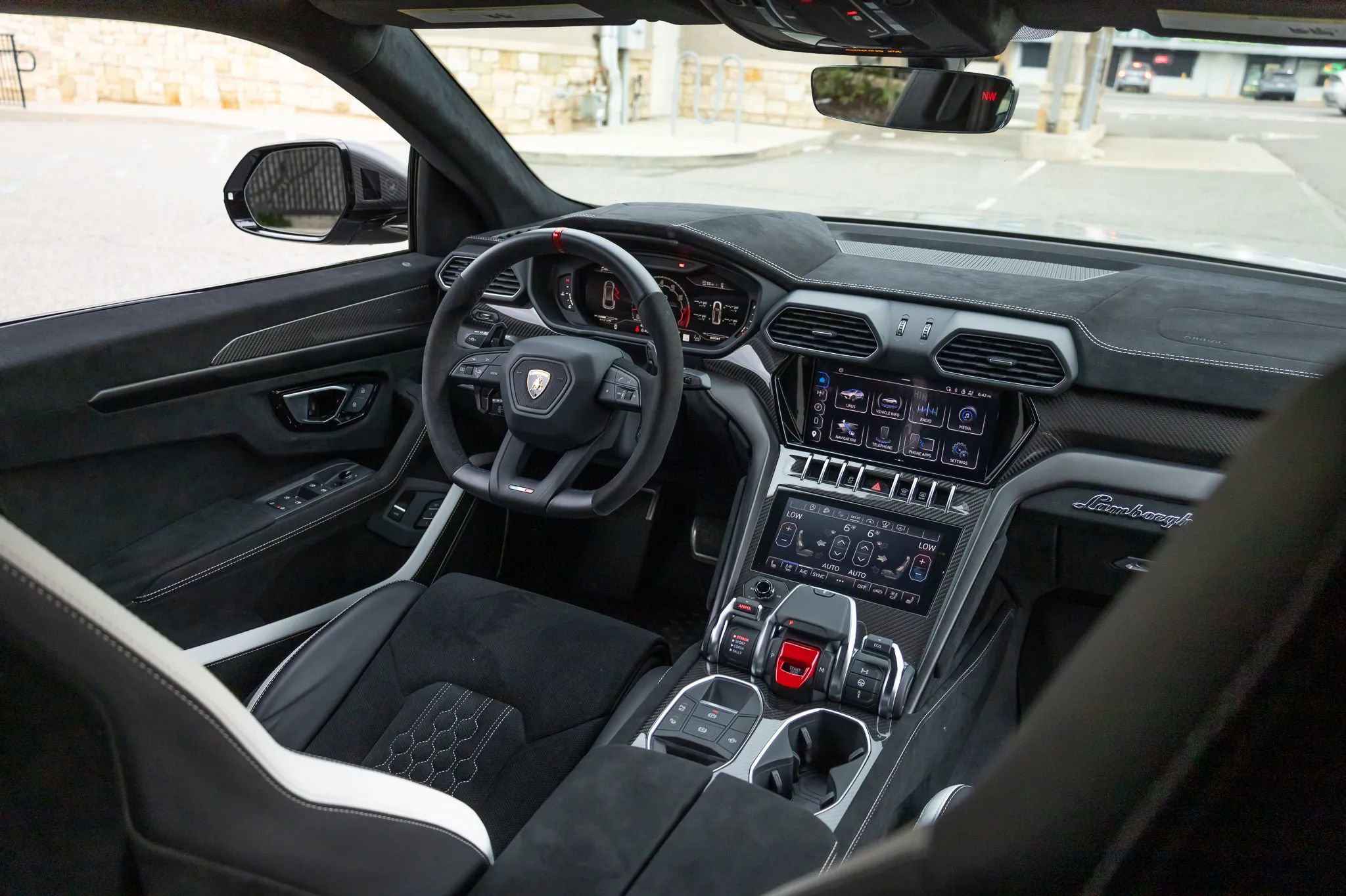 Used 2024 Lamborghini Urus Performante AWD/4WD image 59