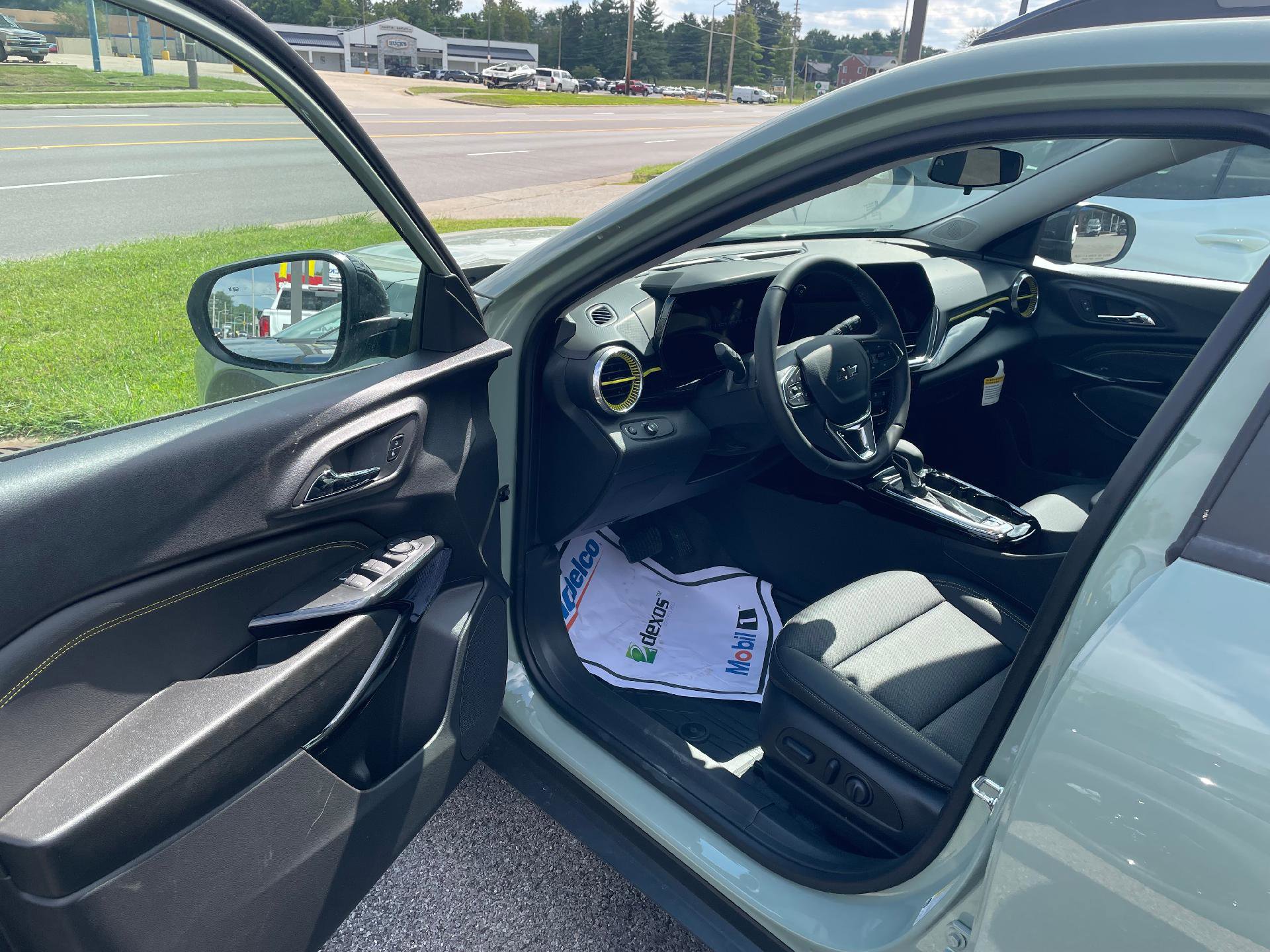 New 2025 Chevrolet Trax ACTIV w/ Sunroof Package image 7