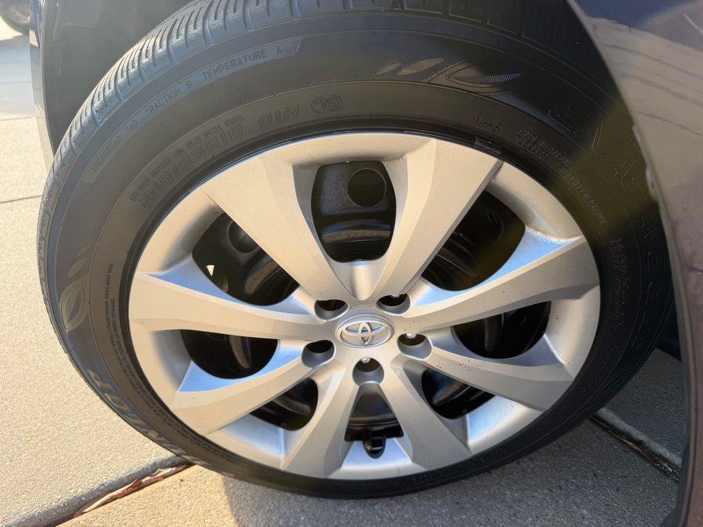 Used 2025 Toyota Corolla LE FWD image 25