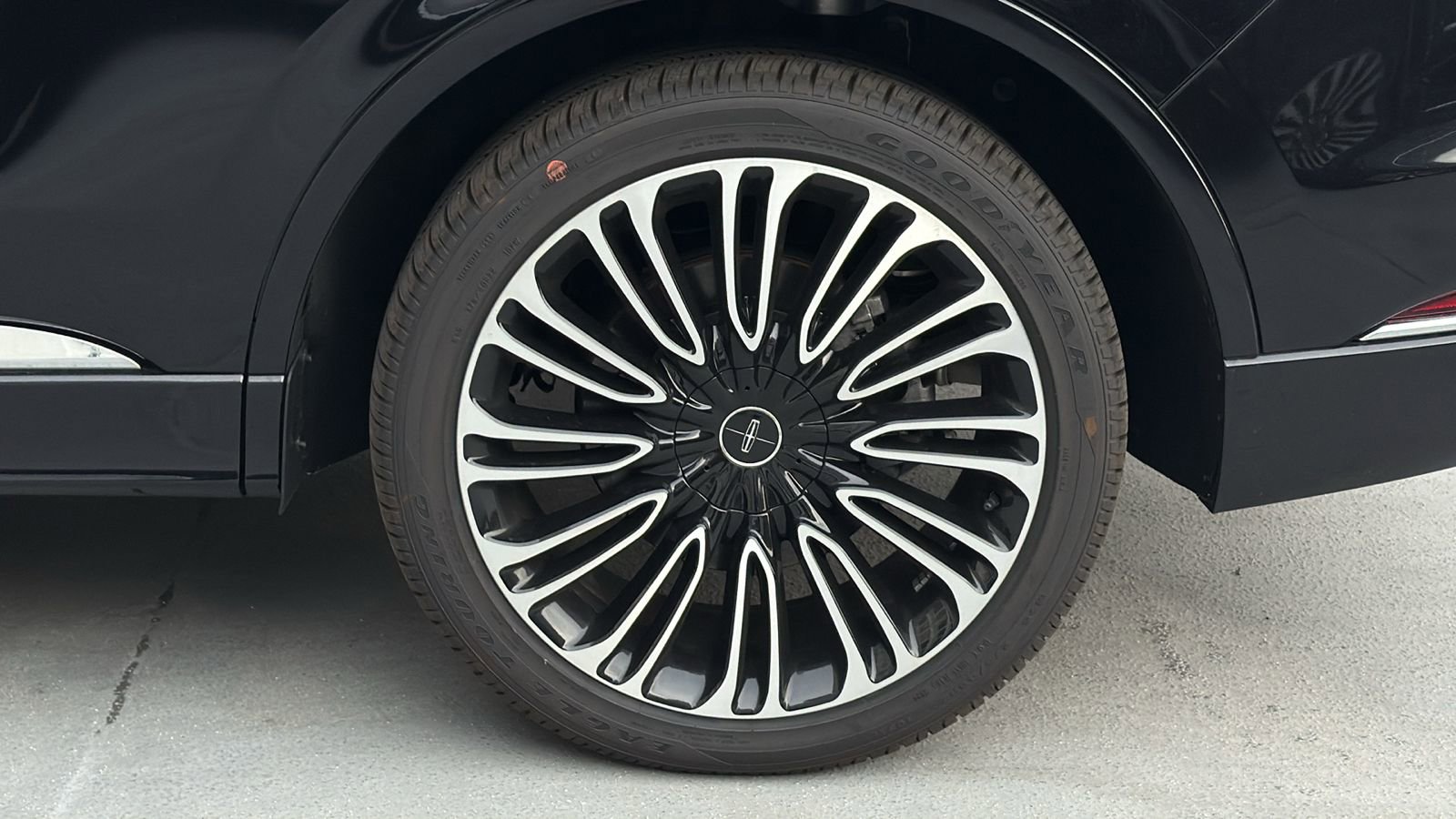 New 2025 Lincoln Aviator Black Label image 4