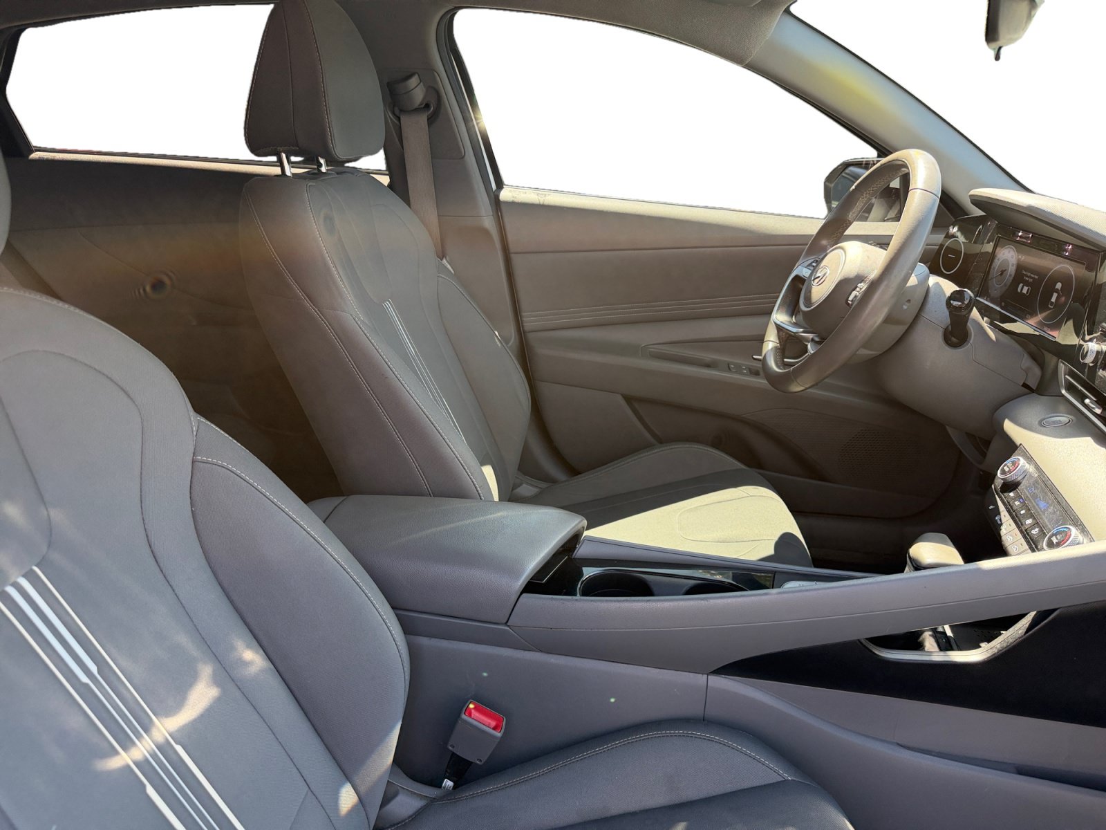 Used 2022 Hyundai Elantra SEL w/ Convenience Package FWD image 15