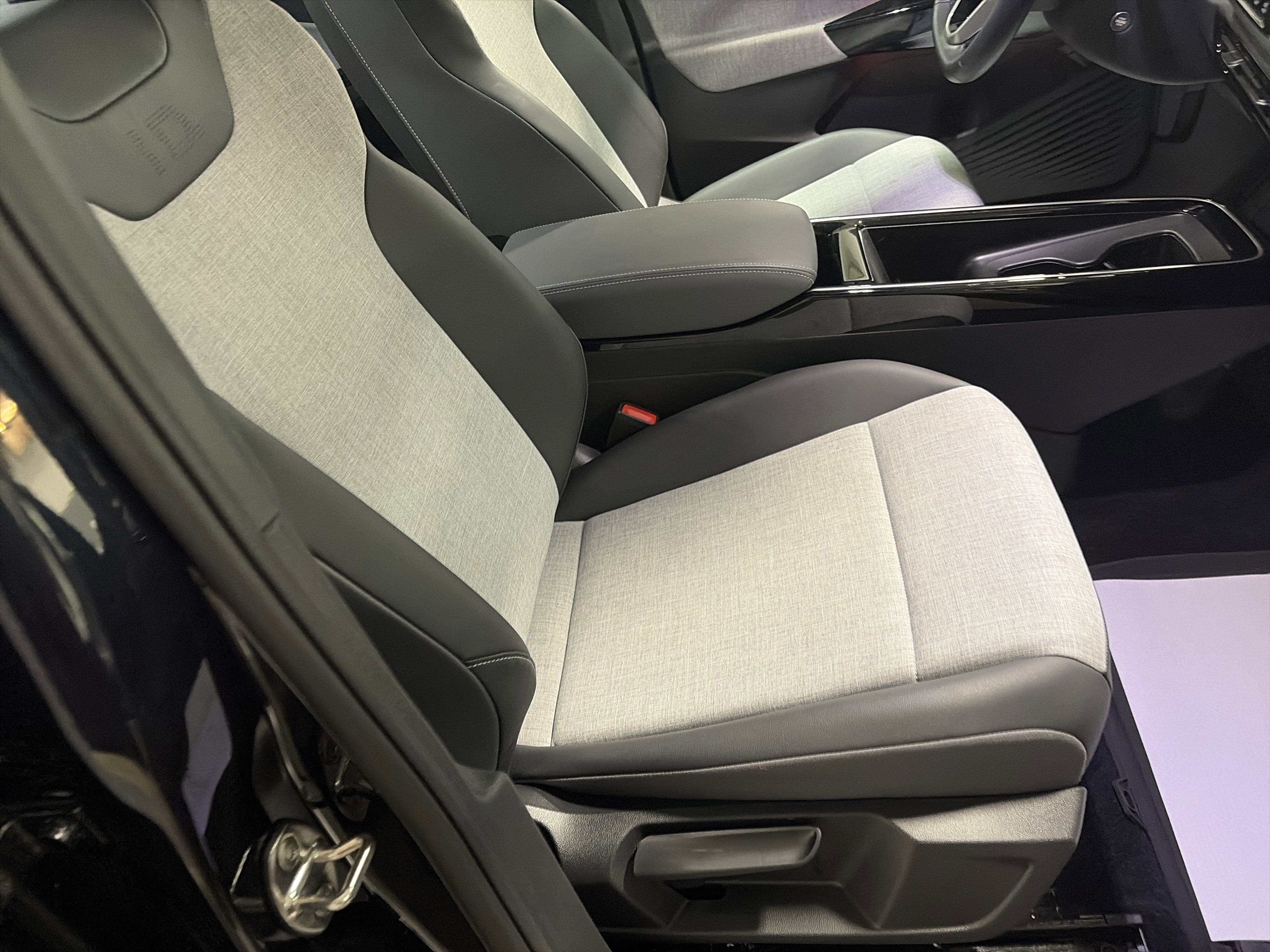Certified 2024 Volkswagen ID.4 2WD image 28