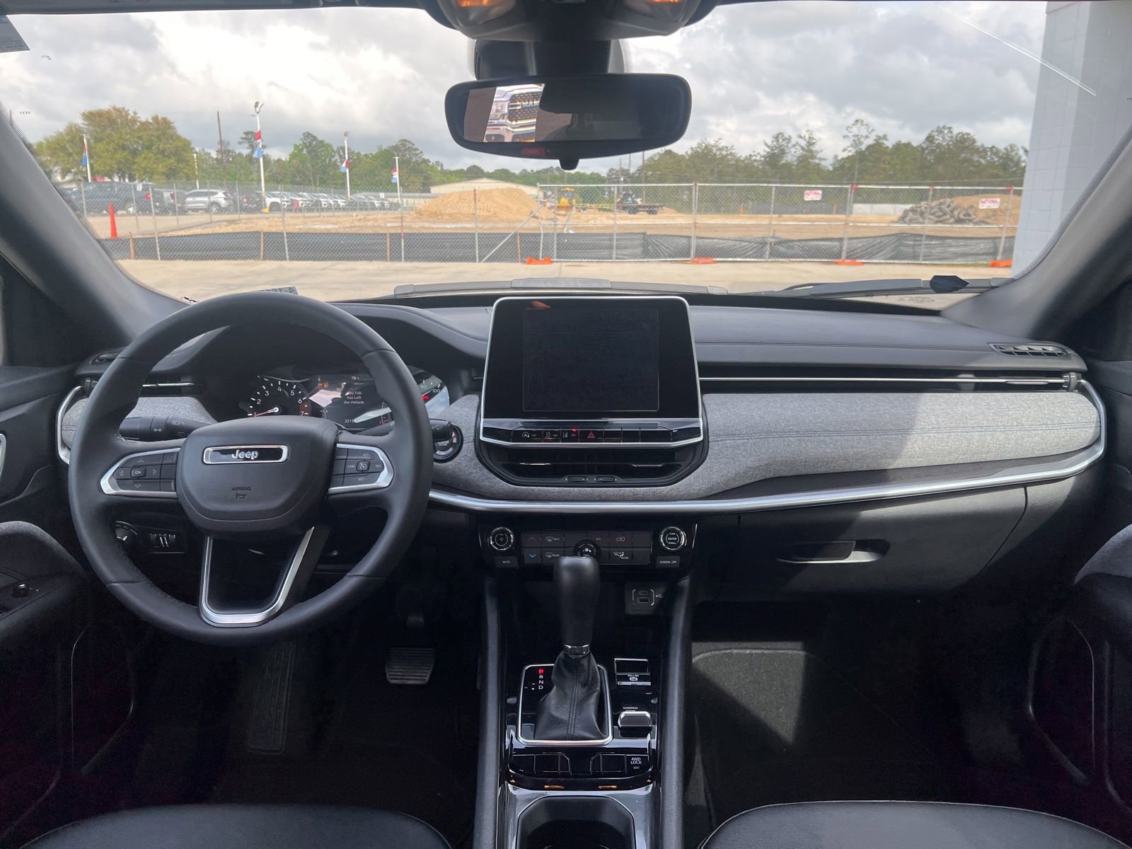 Used 2025 Jeep Compass Latitude image 9