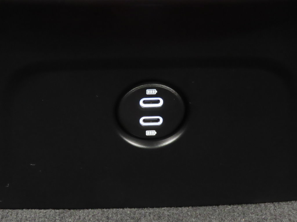 Certified 2026 Porsche Macan AWD/4WD image 34