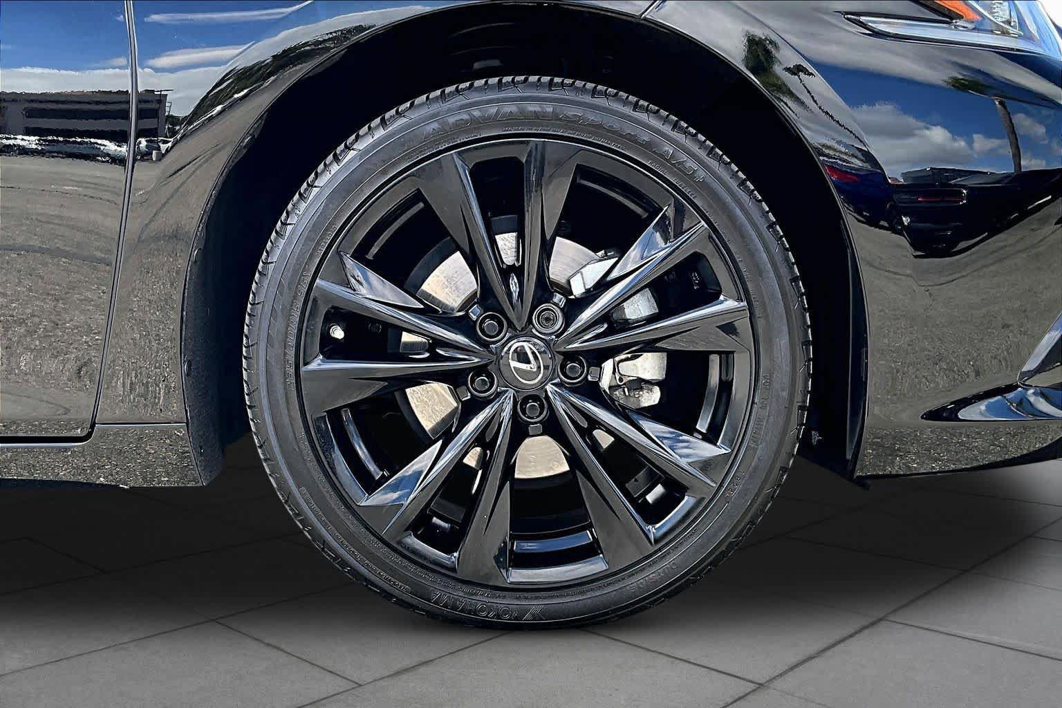 Certified 2023 Lexus ES 350 F Sport w/ Accessory Package (Z2) FWD image 10