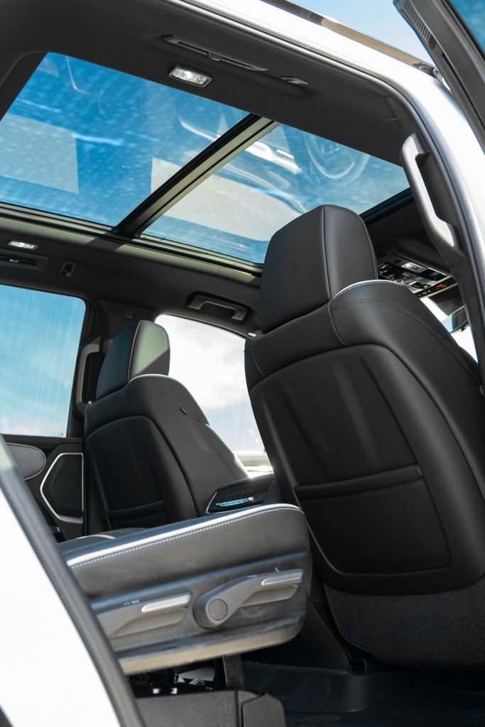 Used 2026 Cadillac Escalade Sport w/ Touring Package image 7