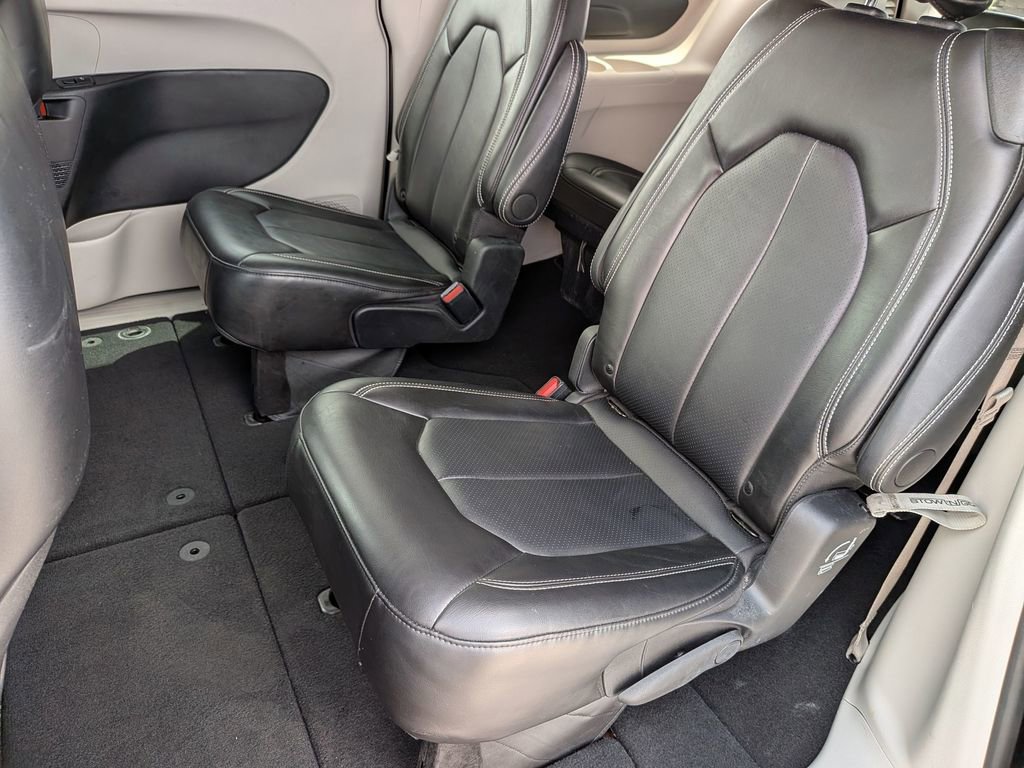 Used 2024 Chrysler Pacifica Touring-L FWD image 36