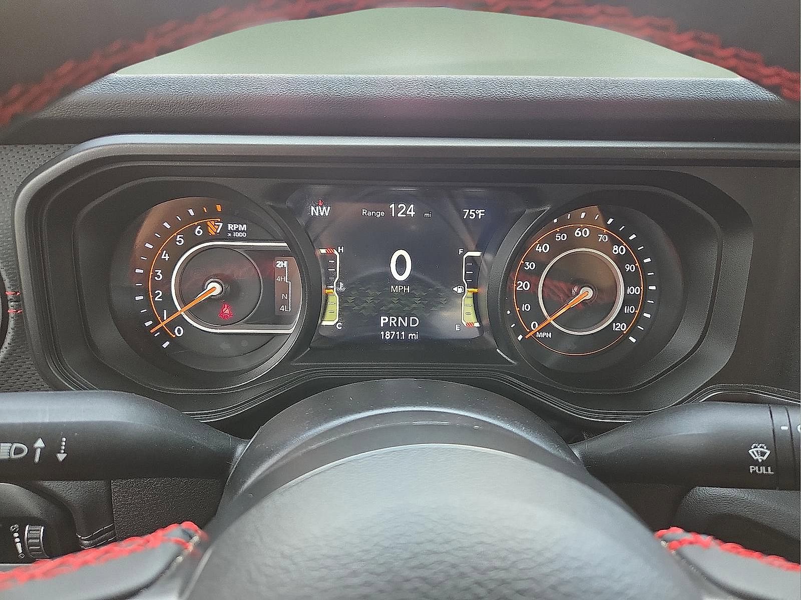 Used 2024 Jeep Gladiator Rubicon w/ Technology Group AWD/4WD image 23