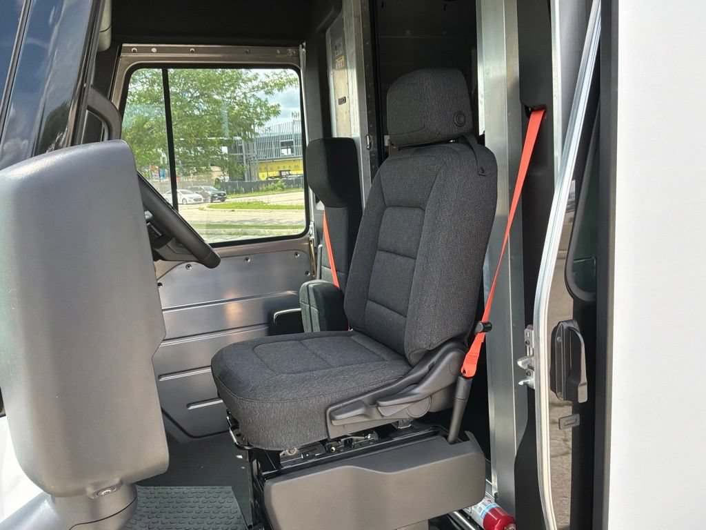 Used 2024 Chevrolet Brightdrop 600 w/ Commercial Equipment Package AWD/4WD image 10