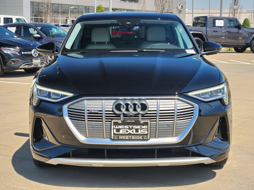 Used 2021 Audi e-tron Premium Plus w/ Premium Plus Package image 2