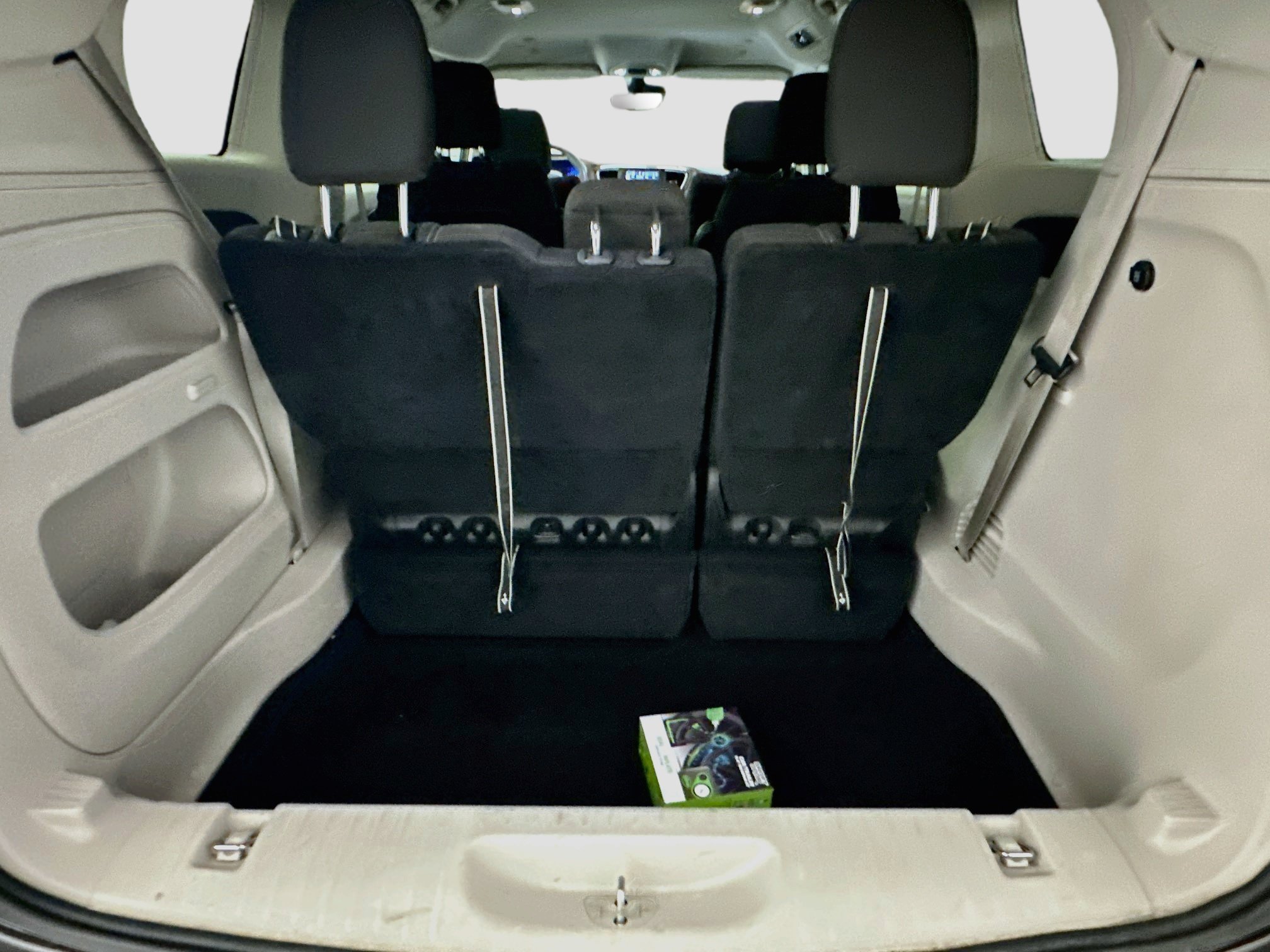 Used 2023 Chrysler Voyager LX FWD image 30