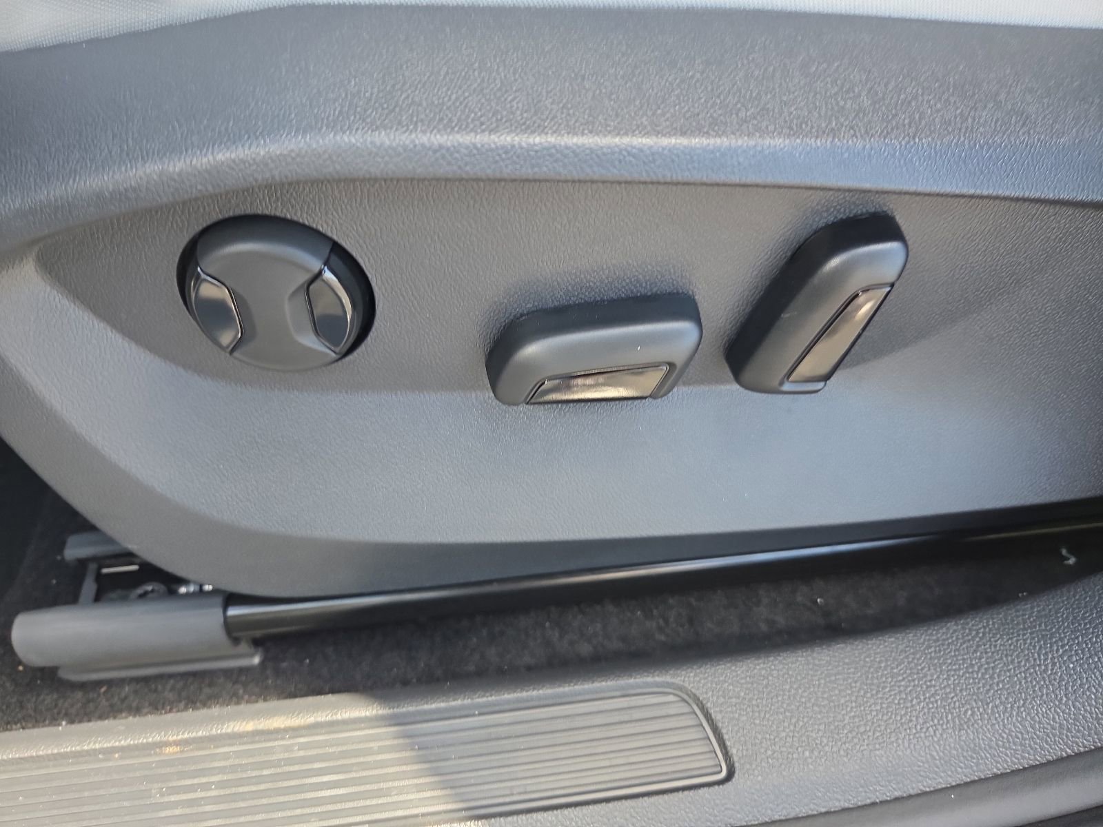 New 2026 Volkswagen Taos SE AWD/4WD image 16