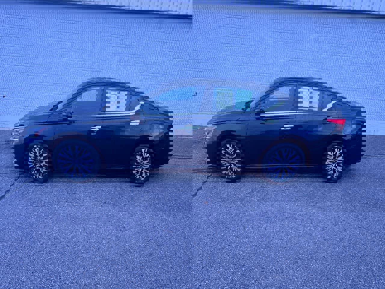 Used 2023 Nissan Altima 2.5 SV image 5