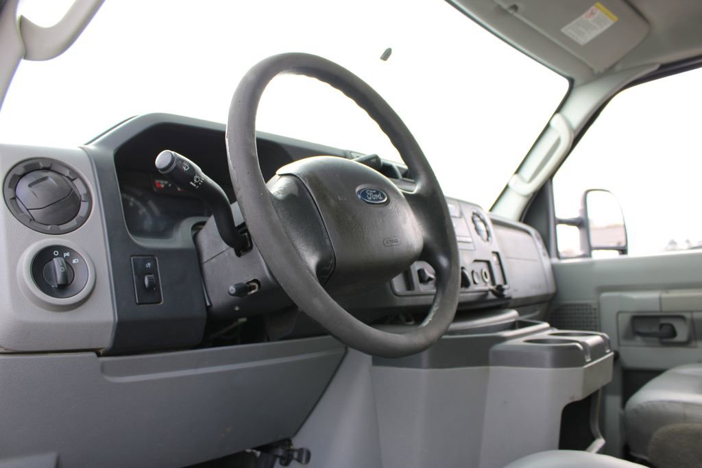Used 2015 Ford E-350 and Econoline 350 Super Duty image 18