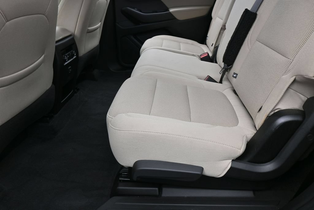 Used 2023 Chevrolet Traverse LS FWD image 30