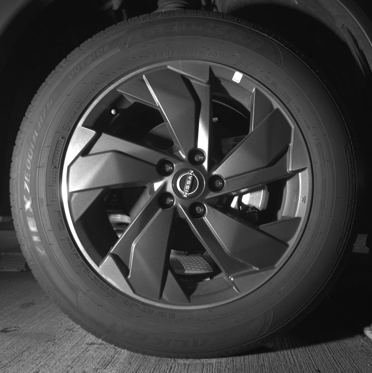 Used 2025 Nissan Rogue SV FWD image 13