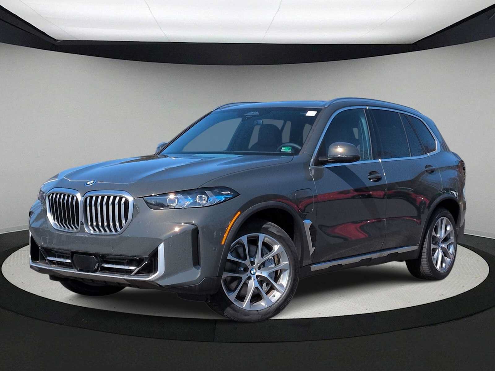 Used 2026 BMW X5 xDrive50e AWD/4WD image 1