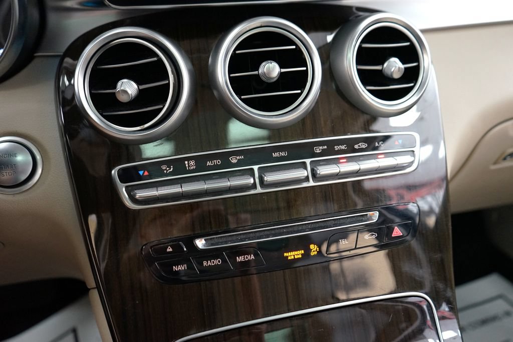 Used 2017 Mercedes-Benz GLC 300 4MATIC image 33