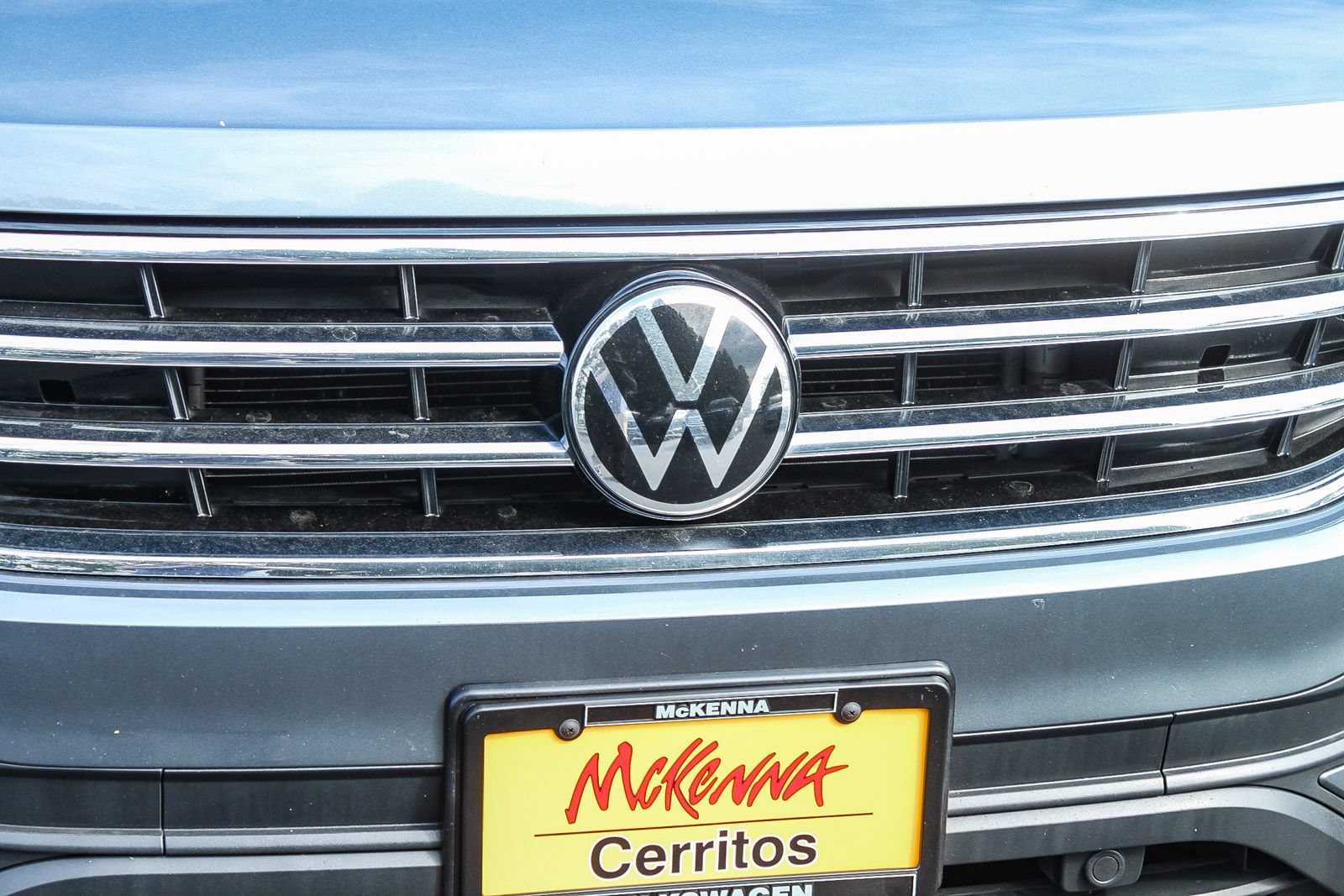 Used 2023 Volkswagen Tiguan SE FWD image 5