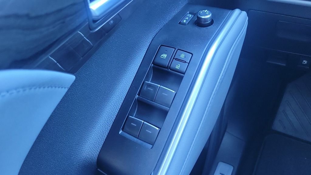 New 2026 Toyota Highlander Limited AWD/4WD image 19