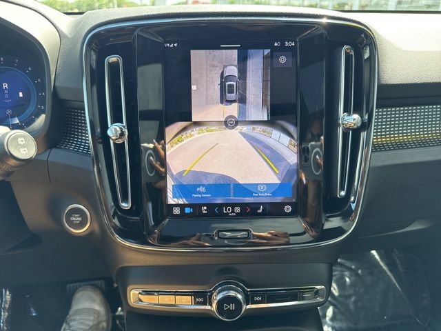 Certified 2025 Volvo XC40 B5 Plus AWD/4WD image 24