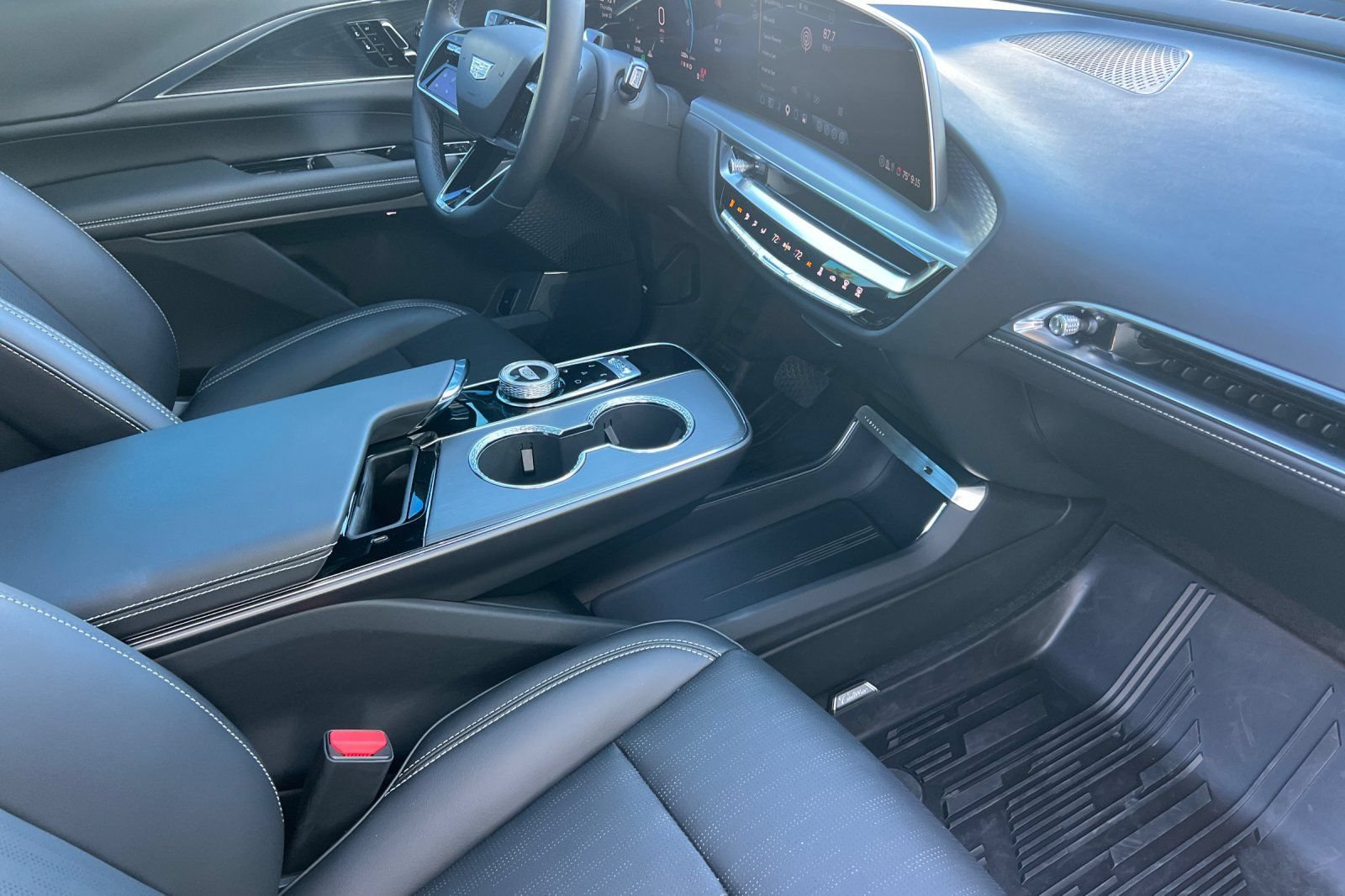 Used 2026 Cadillac Lyriq Luxury w/ LPO, Floor Liner Package RWD image 18