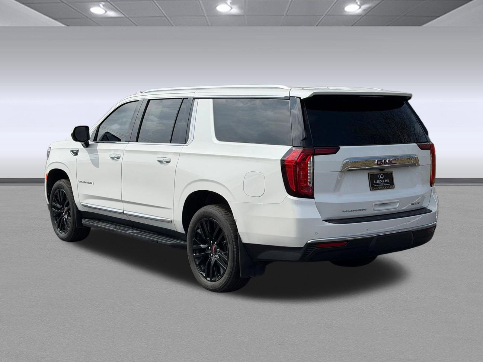 Used 2021 GMC Yukon XL SLT w/ Rear Media and Nav Package image 3