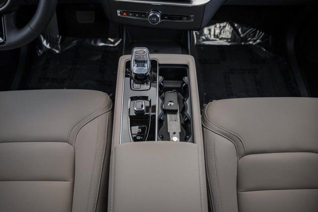 New 2026 Volvo XC90 B6 Plus w/ Protection Package Premier image 26