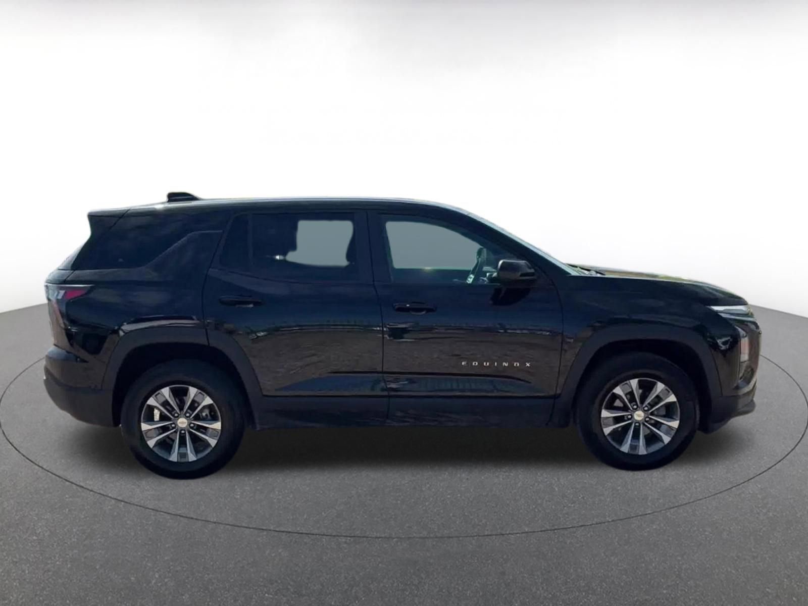 Used 2025 Chevrolet Equinox LT AWD/4WD image 12
