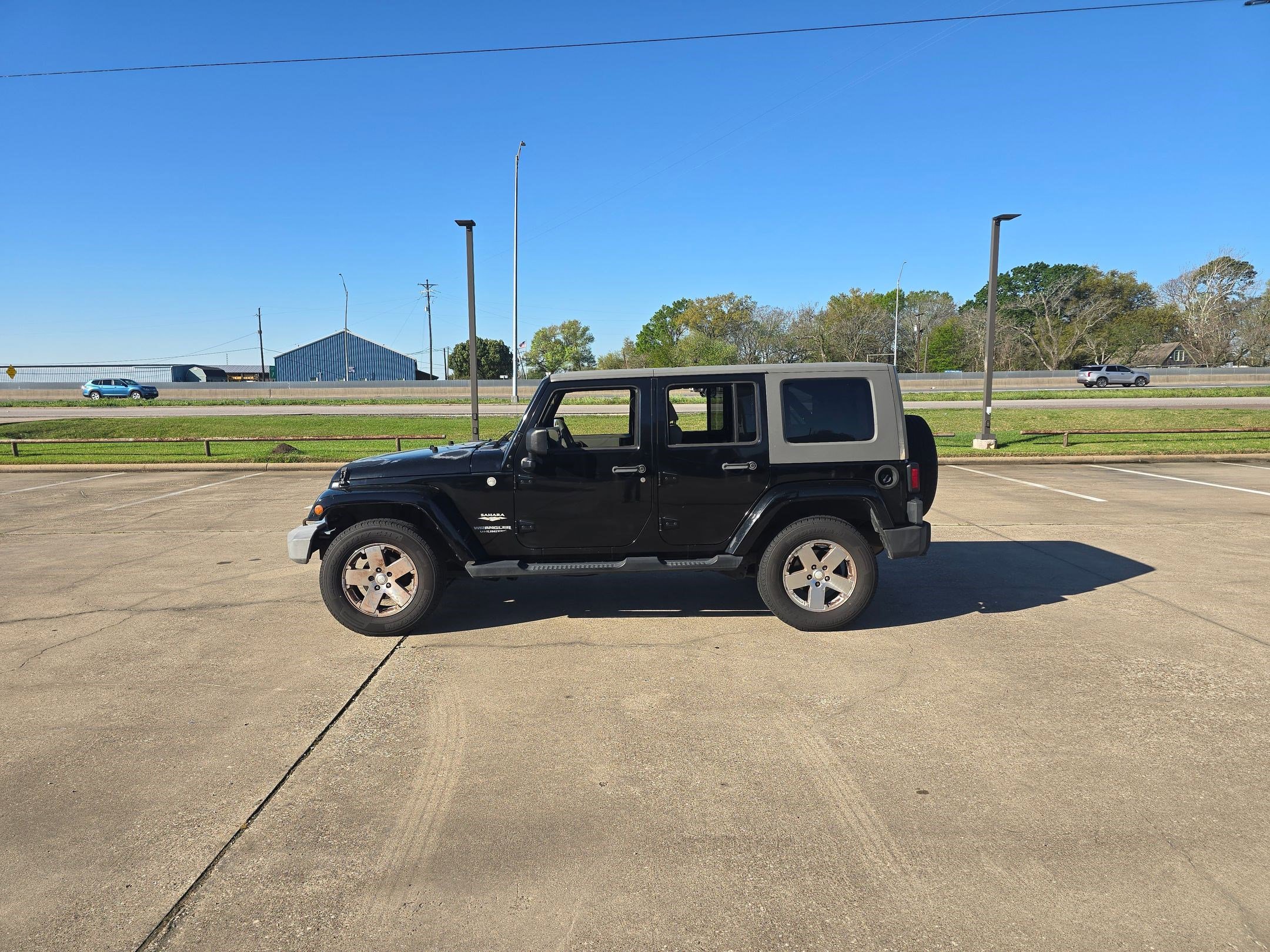 Used 2013 Ford F150 XLT w/ XLT Chrome Pkg image 2