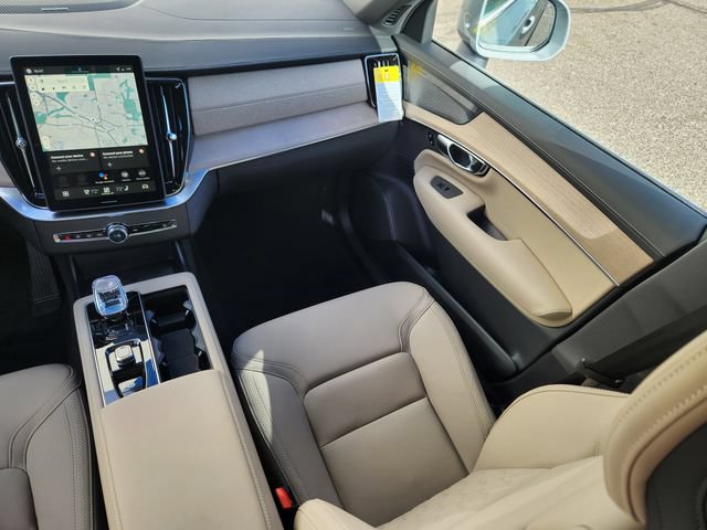 New 2026 Volvo XC90 T8 Plus w/ Protection Package Premier AWD/4WD image 12
