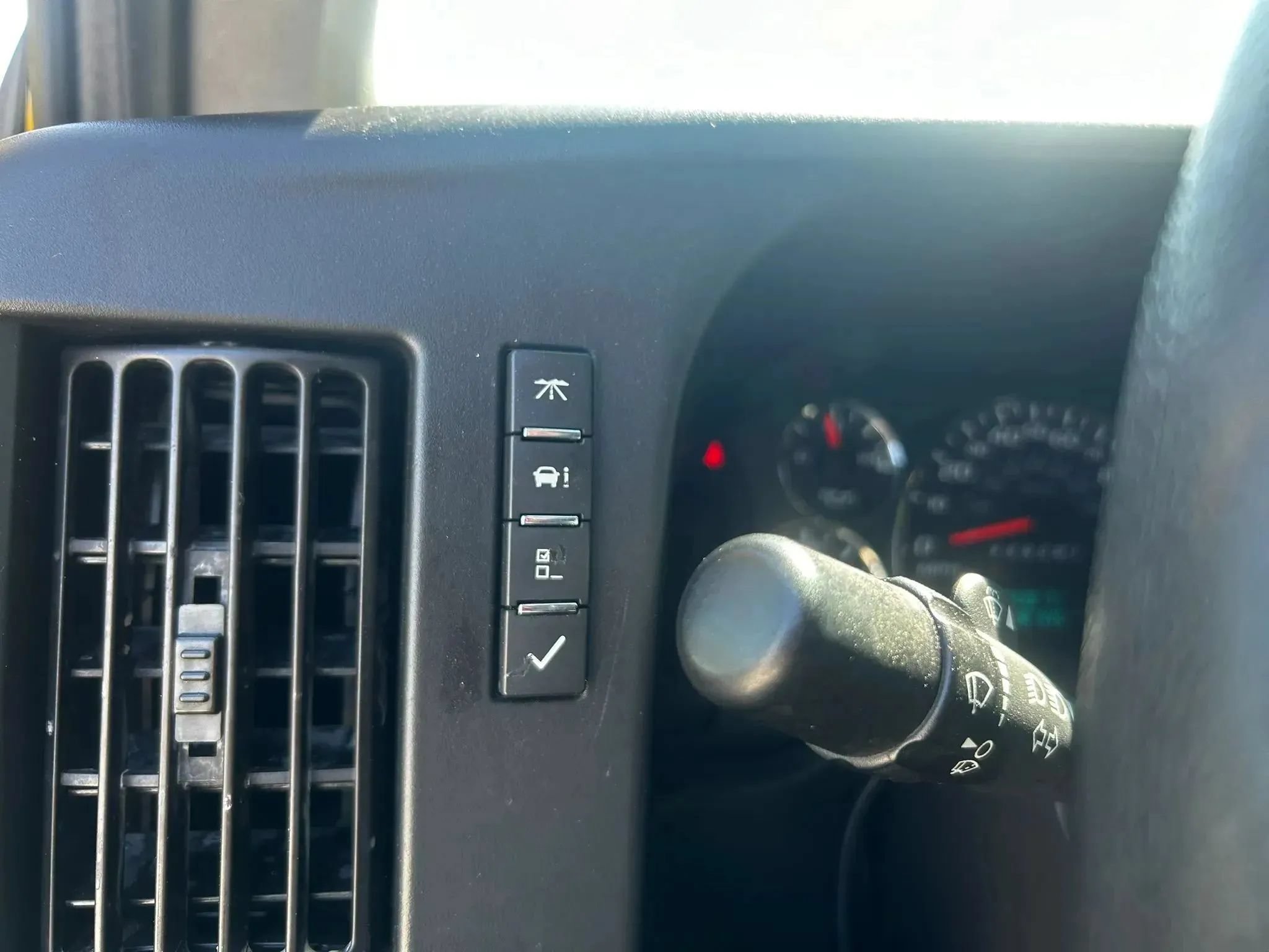 Used 2023 Chevrolet Express 2500 RWD image 12
