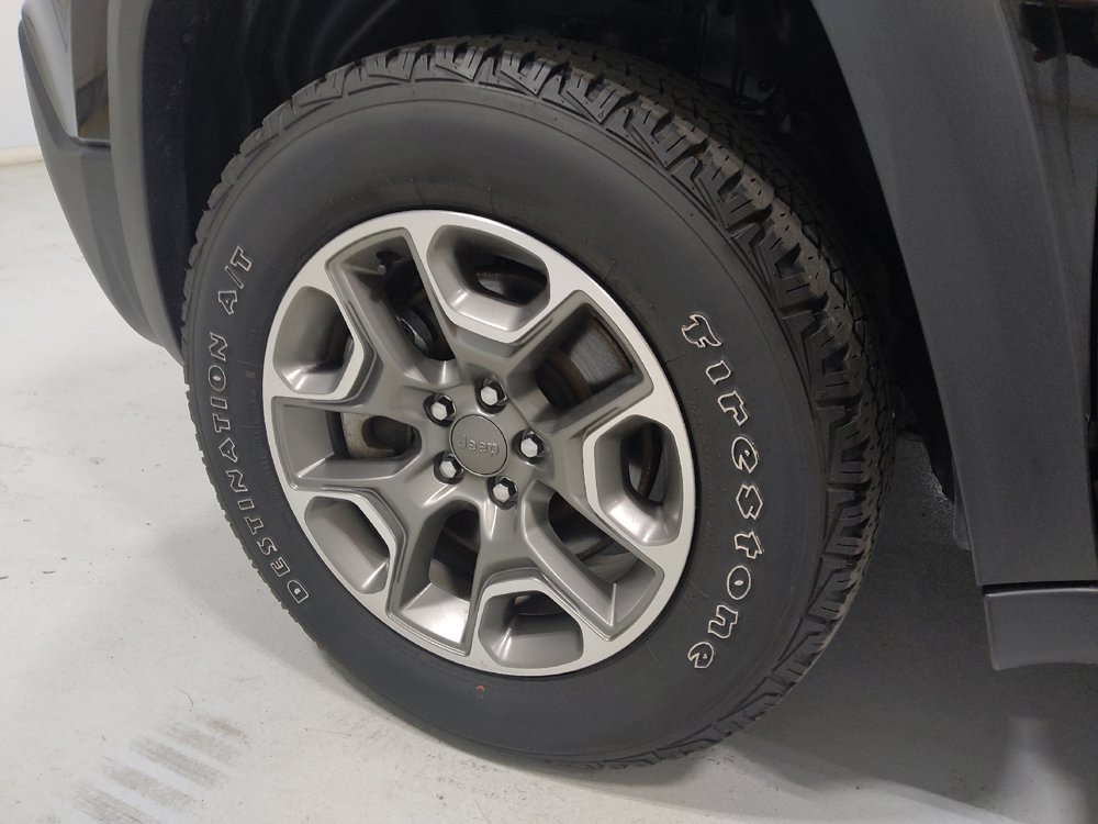 Used 2022 Jeep Cherokee Trailhawk AWD/4WD image 31
