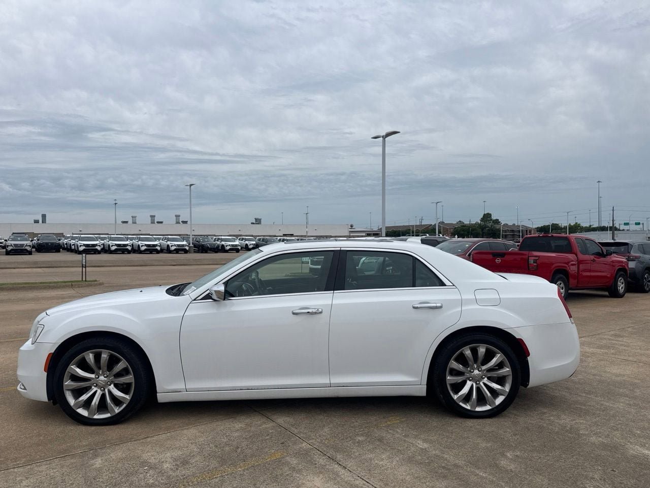 Used 2020 Chrysler 300 Limited RWD image 11