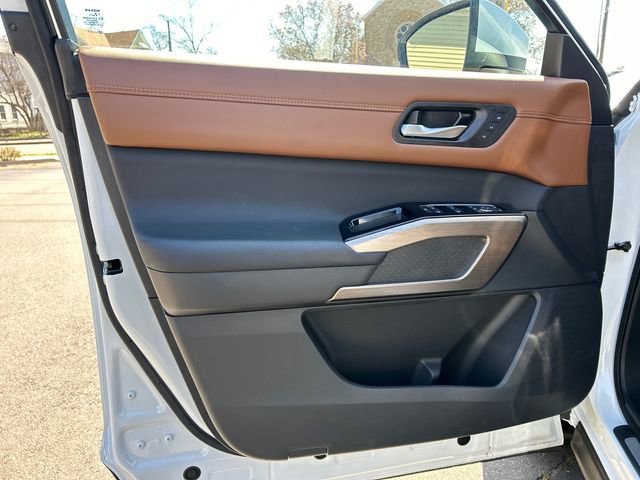 Certified 2025 Nissan Pathfinder Platinum image 9