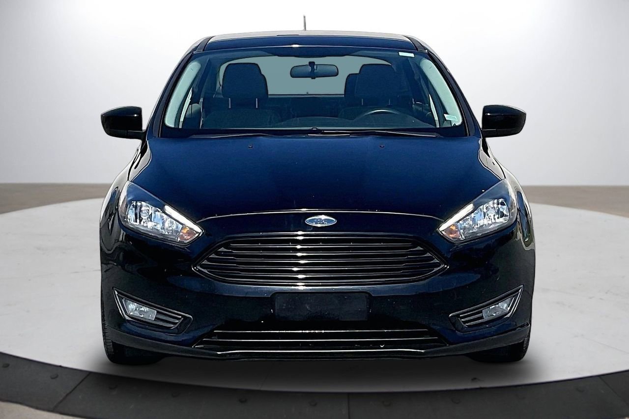 Used 2018 Ford Focus SE w/ SE Appearance Package image 3