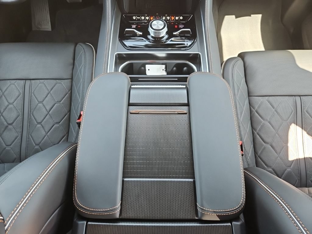 New 2026 Jeep Grand Wagoneer L Summit AWD/4WD image 32