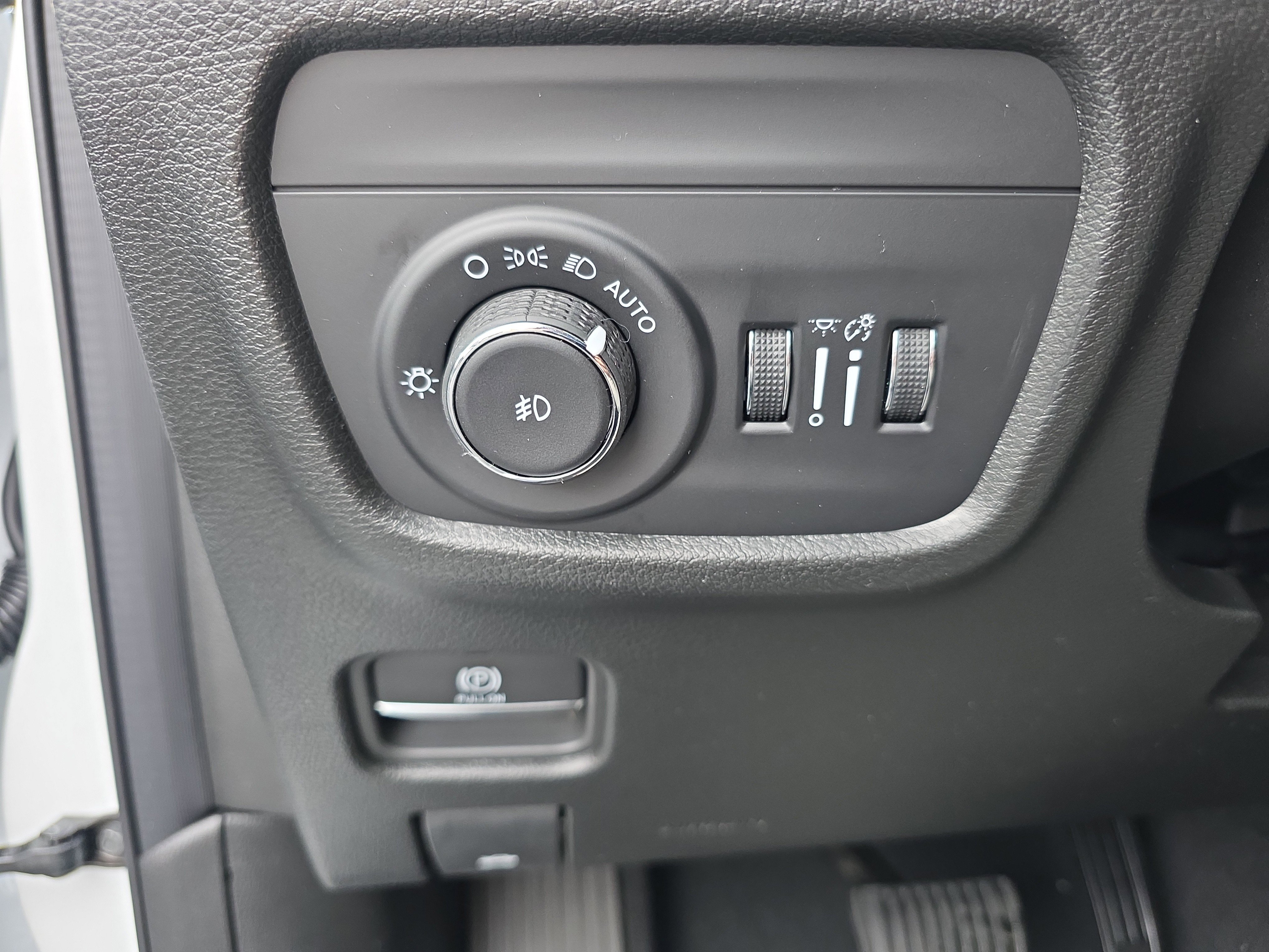 New 2025 Jeep Grand Cherokee Limited w/ Black Appearance Package image 12