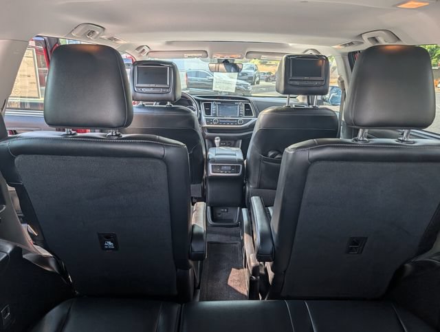 Used 2018 Toyota Highlander SE FWD image 21