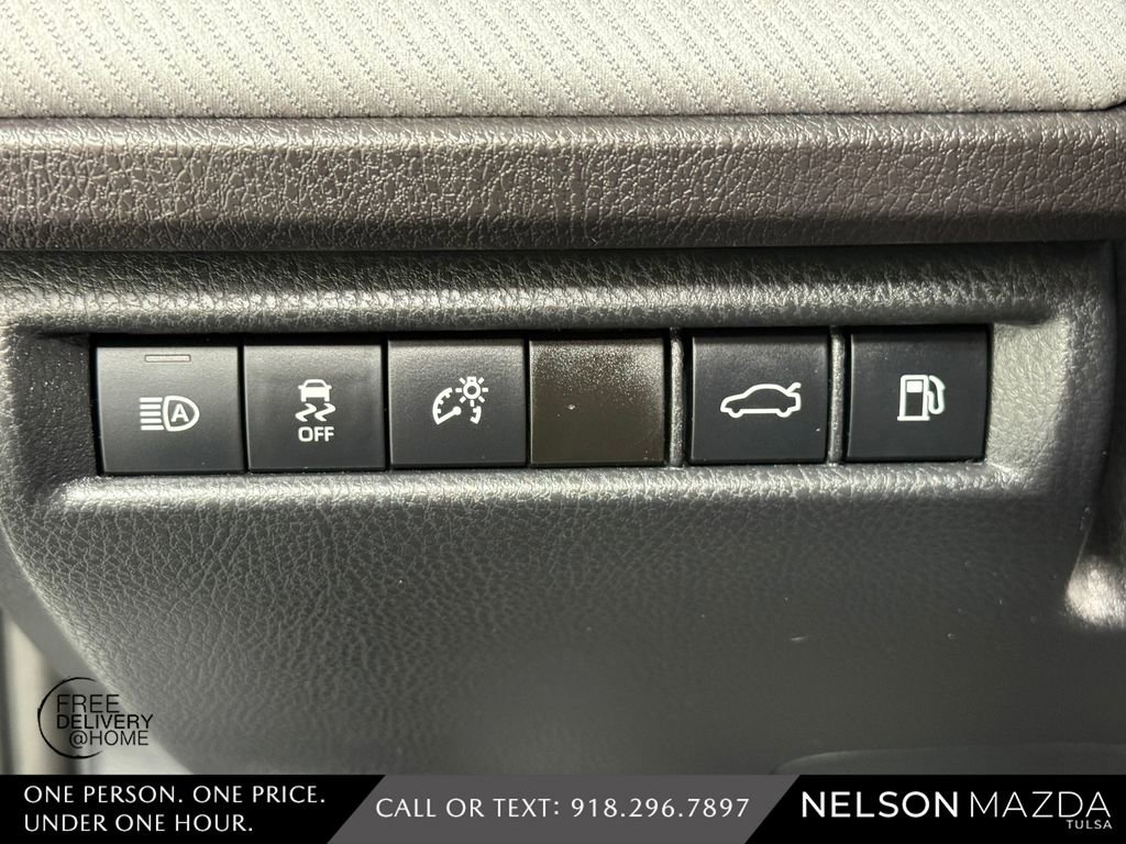Used 2025 Toyota Camry SE w/ Convenience Package FWD image 29