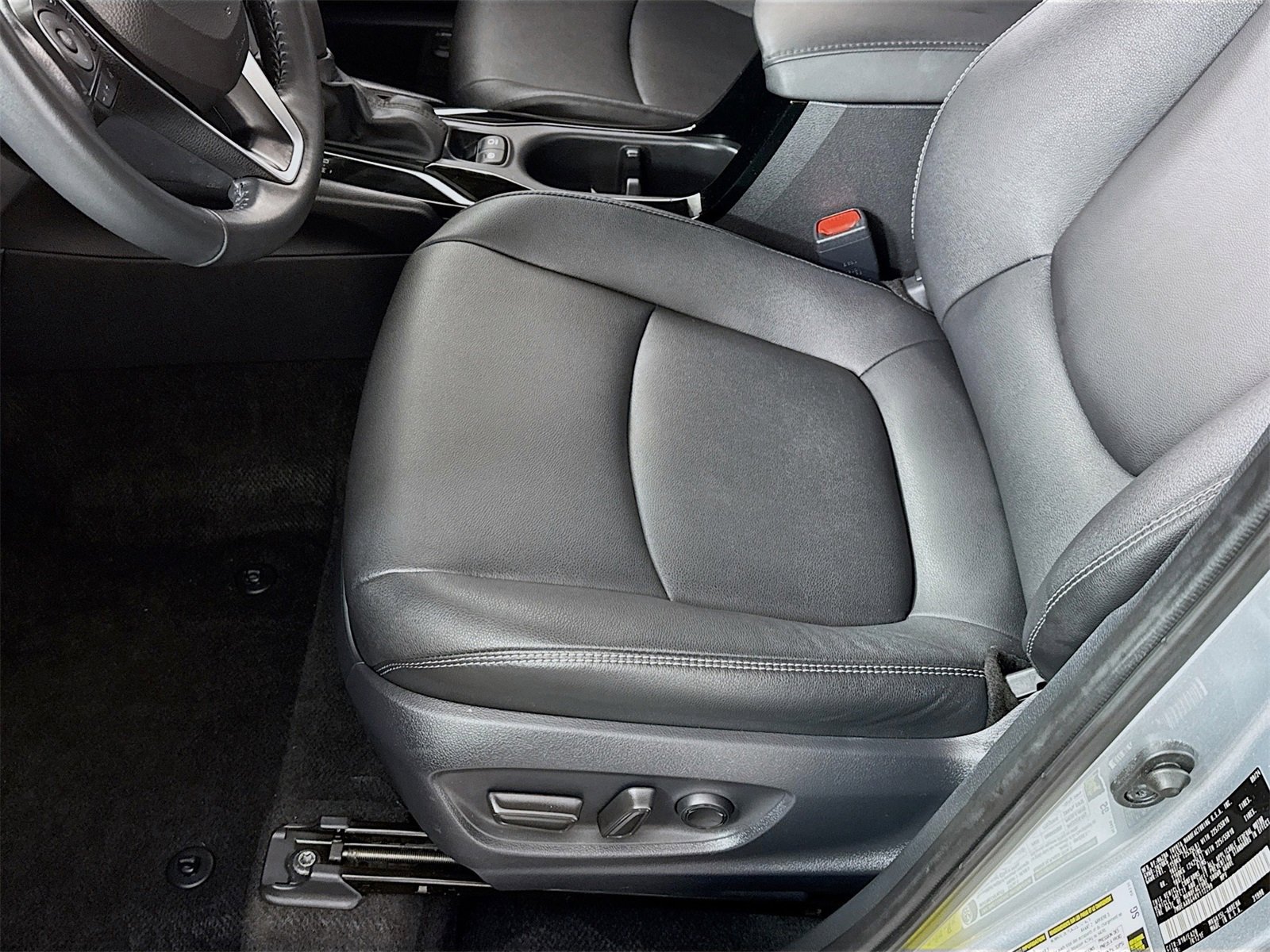 Used 2024 Toyota Corolla Cross XLE image 12